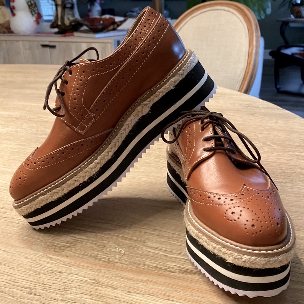 NWOT Made in Argentina leather loafers, Size 6, dark camel brown, platform